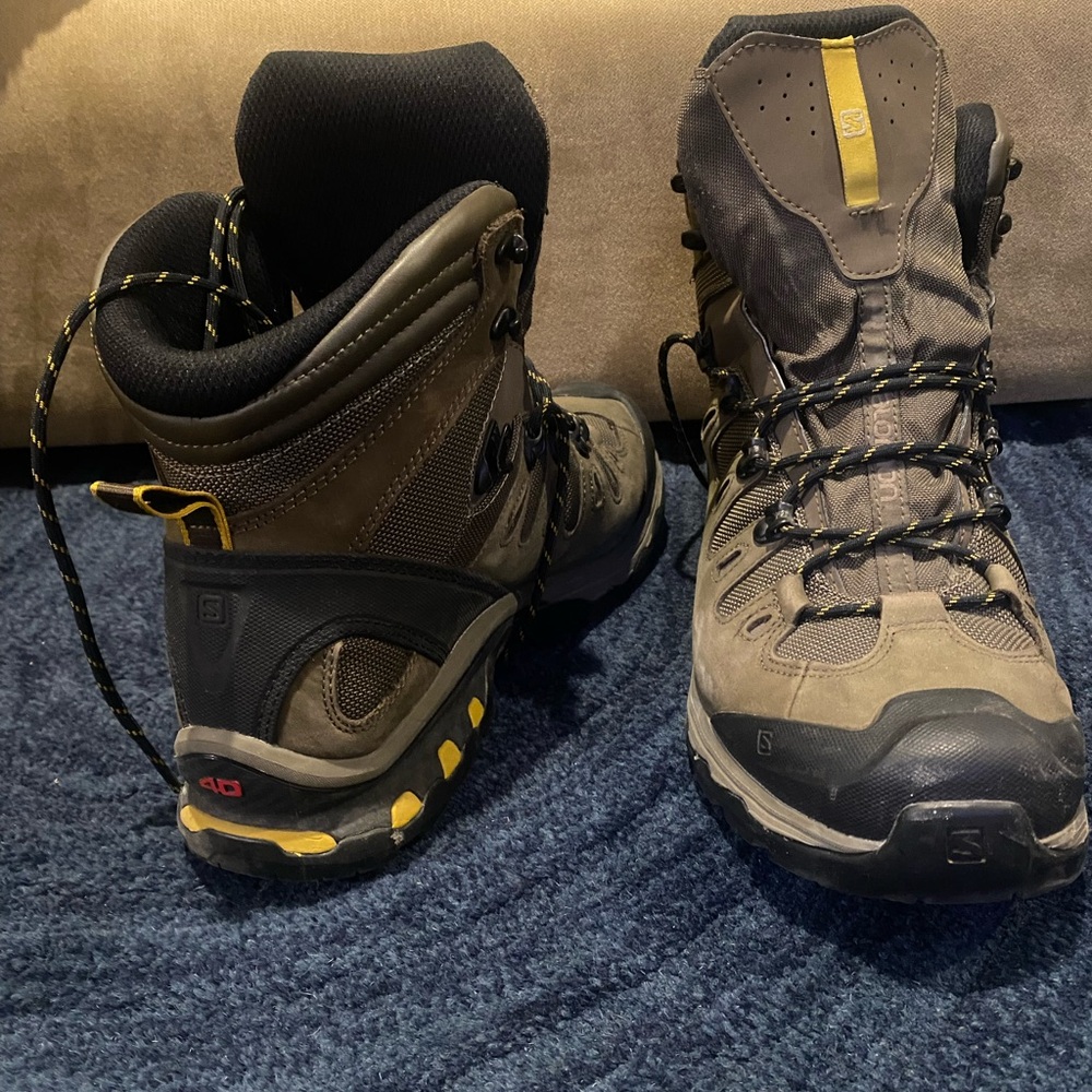 Men’s 11 Salomon QUEST TRACKER GORE- Hiking Boot